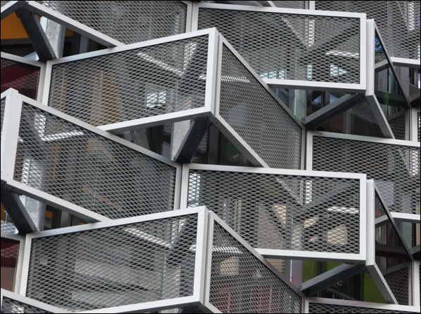 Energy-Efficient Expanded Mesh Facade for Building Exteriors