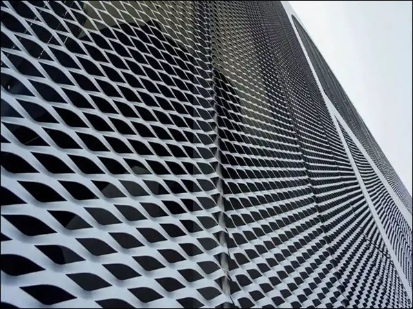 Expanded Metal Mesh Facade for Ventilation and Aesthetic Enhancement